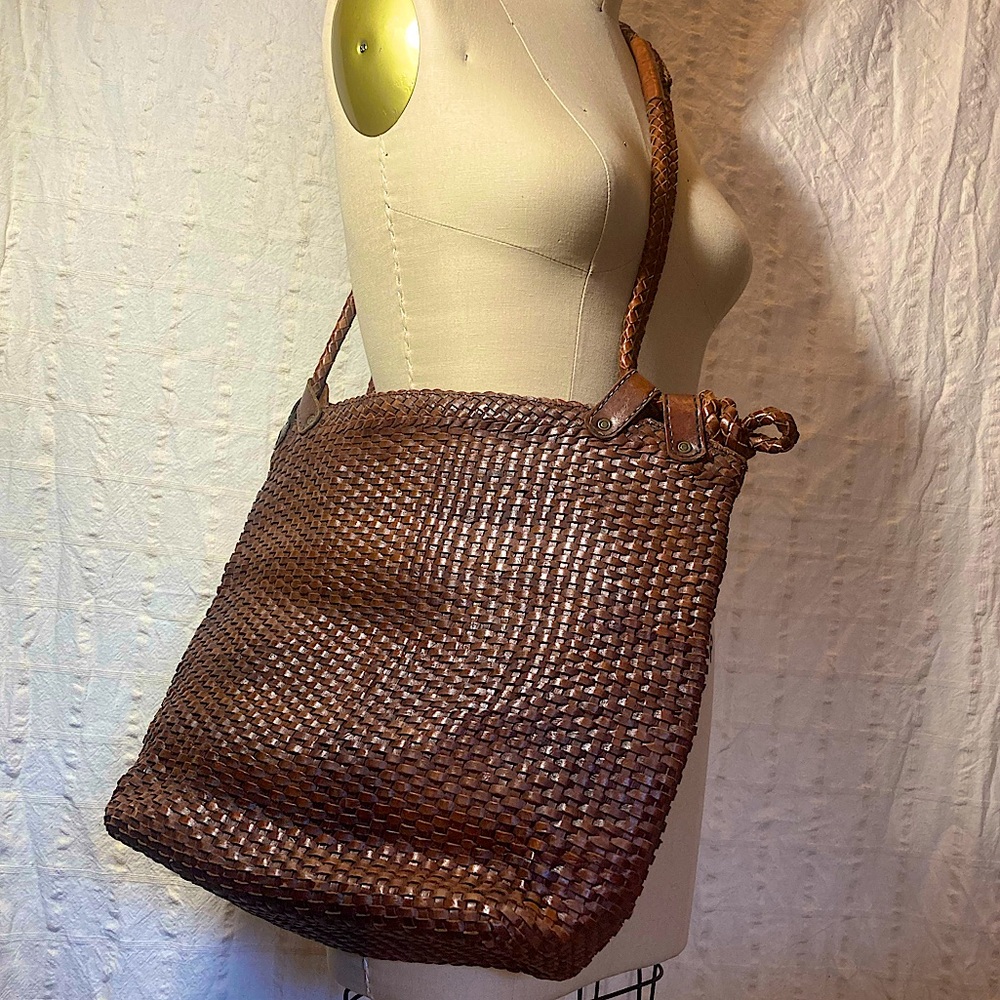 VTG Braided Leather Large Tote / Purse / Bag in EUC